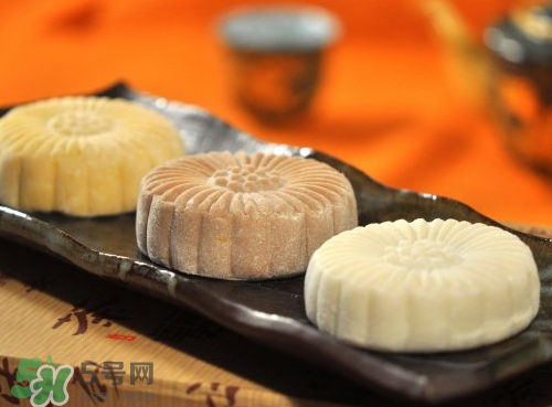 月餅皮可以用低筋面粉嗎？月餅皮用什么面粉？
