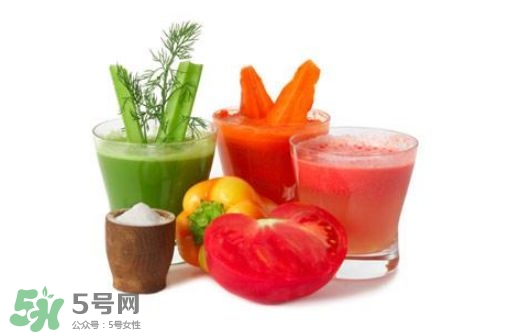 芹菜和什么榨汁好喝？芹菜榨汁需要煮熟嗎？