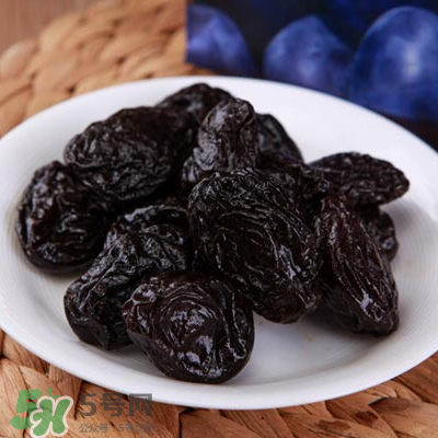 西梅干真的能解決便秘嗎？西梅干怎么吃治便秘？