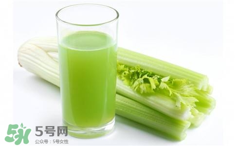芹菜和什么榨汁好喝？芹菜榨汁需要煮熟嗎？