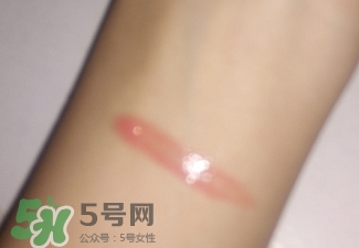美寶蓮唇釉m500豆沙色適合黃皮嗎？