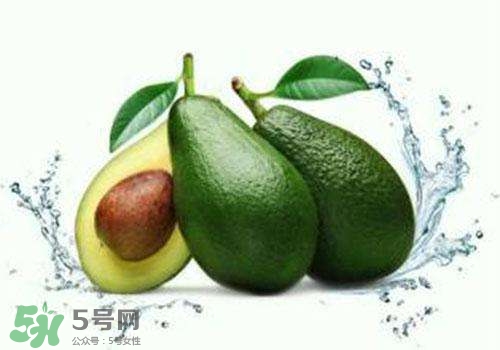 牛油果切開黑了能吃嗎？牛油果為什么會(huì)有黑點(diǎn)？