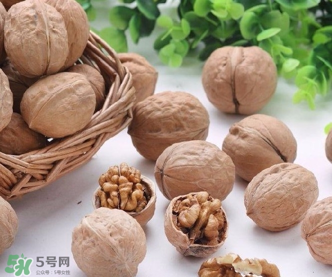 核桃磨成粉還有營養(yǎng)嗎？核桃粉和核桃哪個更好？