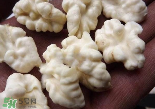 新鮮核桃怎么吃？新鮮核桃怎么給寶寶吃？