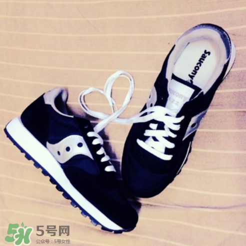 saucony一般多少錢(qián)？索康尼和亞瑟士哪個(gè)好？