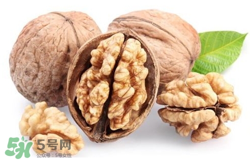 青皮核桃和干核桃哪個營養(yǎng)高？有什么區(qū)別？