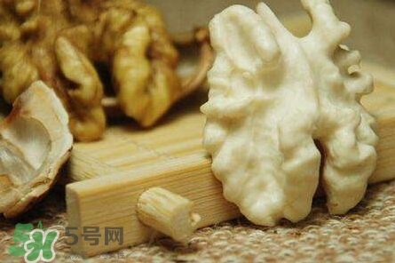 新鮮核桃怎么吃？新鮮核桃怎么給寶寶吃？