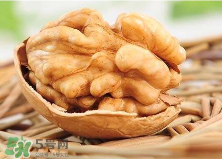 核桃磨成粉還有營養(yǎng)嗎？核桃粉和核桃哪個更好？