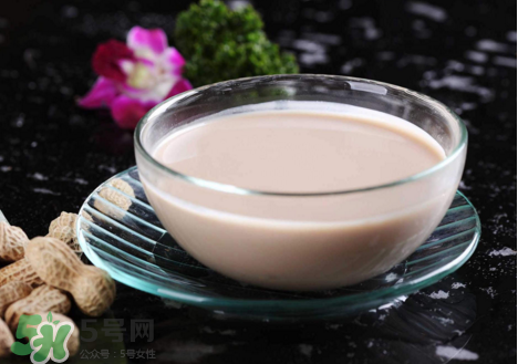 核桃打豆?jié){營(yíng)養(yǎng)會(huì)流失嗎？核桃和什么一起打豆?jié){？