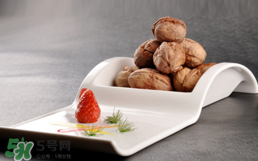 核桃可以空腹吃嗎？核桃飯前吃好還是飯后吃好？