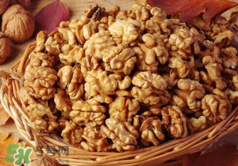 核桃磨成粉還有營養(yǎng)嗎？核桃粉和核桃哪個更好？