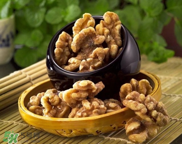 核桃什么時(shí)候吃最好？核桃一次吃多少為宜？