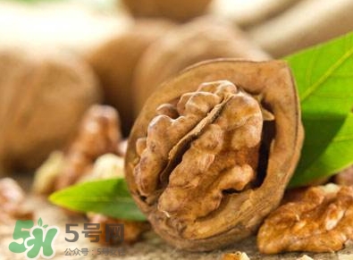吃核桃對(duì)頭發(fā)有什么好處？為什么吃核桃對(duì)頭發(fā)生長(zhǎng)有好處？