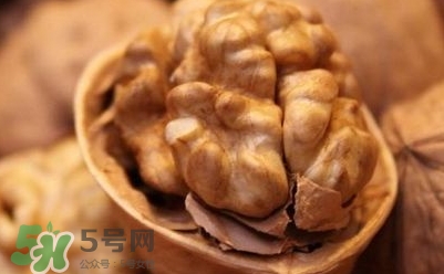 吃核桃對(duì)頭發(fā)有什么好處？為什么吃核桃對(duì)頭發(fā)生長(zhǎng)有好處？
