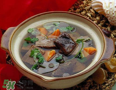 營養(yǎng)在湯里還是肉里？煲湯小訣竅