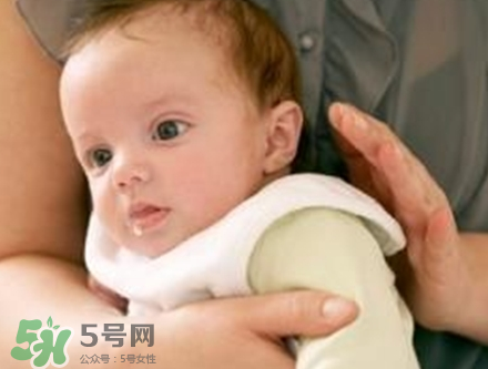 寶寶打嗝的原因  寶寶通常為什么打嗝？