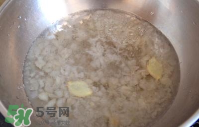 雪蛤能和銀耳一起燉嗎？雪蛤銀耳羹怎么做？