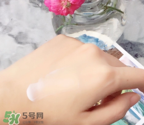 護發(fā)素可以抹在頭皮上嗎？