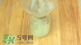護(hù)發(fā)素能當(dāng)柔順劑嗎？護(hù)發(fā)素當(dāng)柔順劑好不好