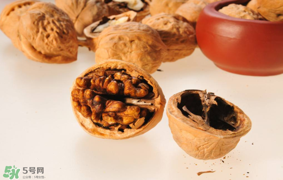 核桃上的陰皮是什么？核桃對(duì)血管的作用