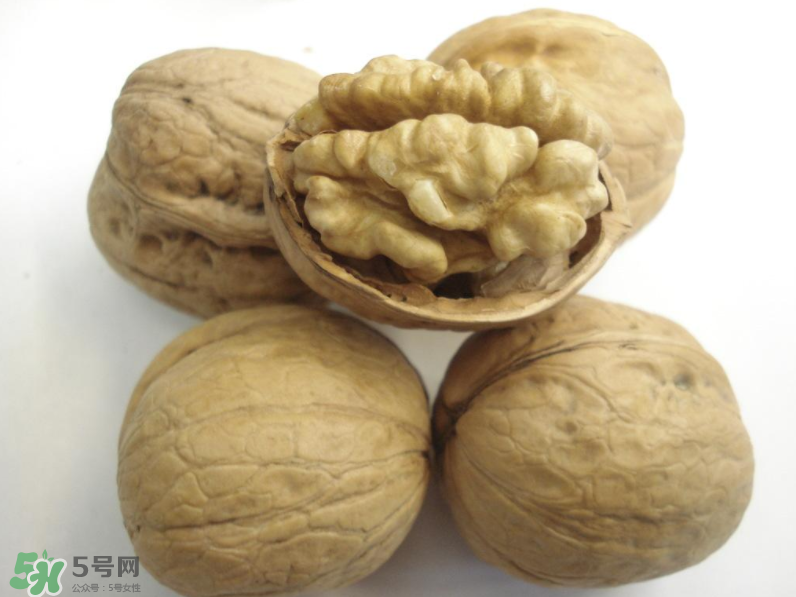 核桃上的陰皮是什么？核桃對(duì)血管的作用