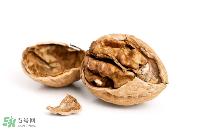 核桃對人體的四大功效是什么？核桃皮泡水有什么功效？