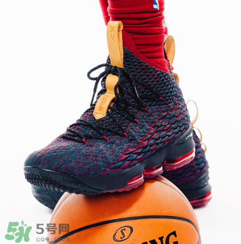 nike lebron 15 cavs實(shí)物什么樣？