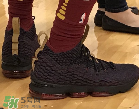 nike lebron 15 cavs實(shí)物什么樣？