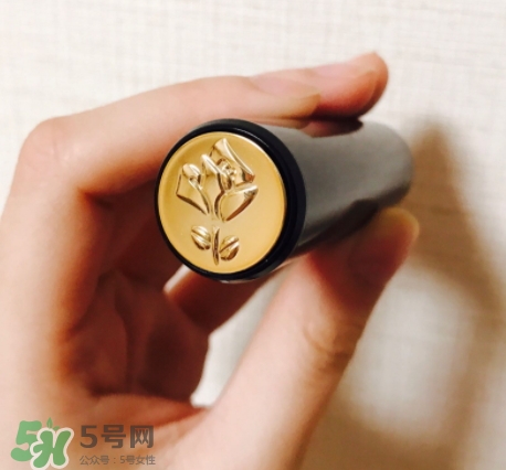 蘭蔻菁純唇膏小紅色是什么顏色？蘭蔻小紅色好看嗎