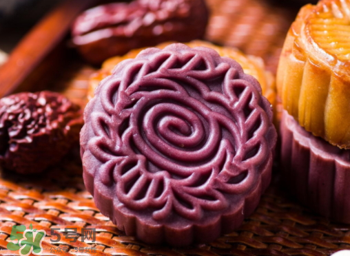 中秋節(jié)送月餅送幾盒？ 中秋送月餅一般送幾盒？