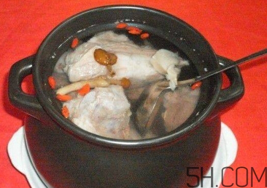 牛骨頭湯是補(bǔ)鈣的嗎？什么人不宜喝牛骨湯