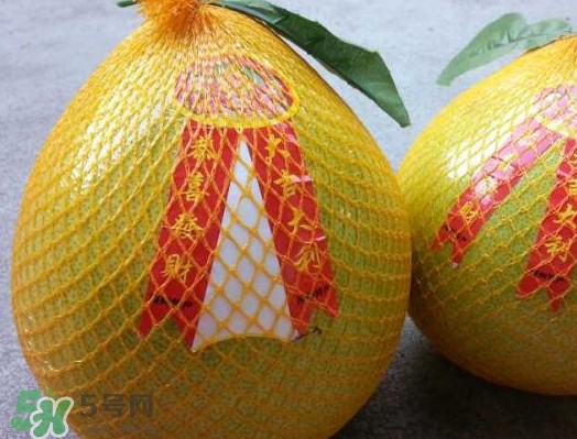 如何區(qū)分紅肉蜜柚真假？吃紅肉蜜柚有什么好處？