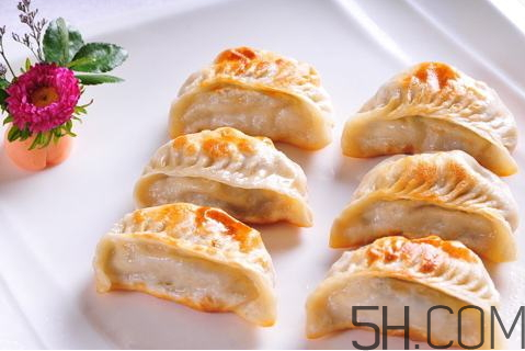 煎餃怎么煎才酥脆好吃？煎餃怎么做好吃？