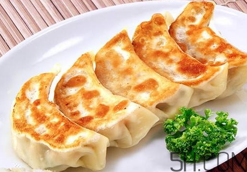 煎餃可以先蒸后煎嗎？煎餃是生煎還是熟煎？