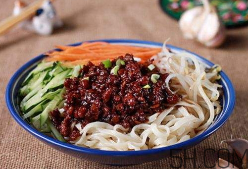 炸醬面可以用豆瓣醬嗎？炸醬面可以用黃豆醬嗎？