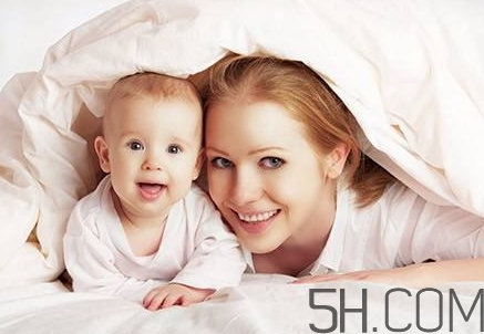 如何給寶寶斷奶？寶媽有妙招