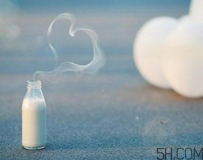 早上空腹喝牛奶好嗎？早上喝牛奶有什么好處？