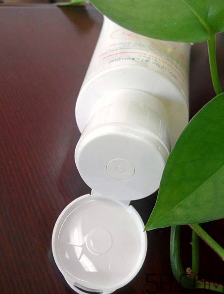 雅漾舒緩特護潔面乳怎么樣？好用嗎？
