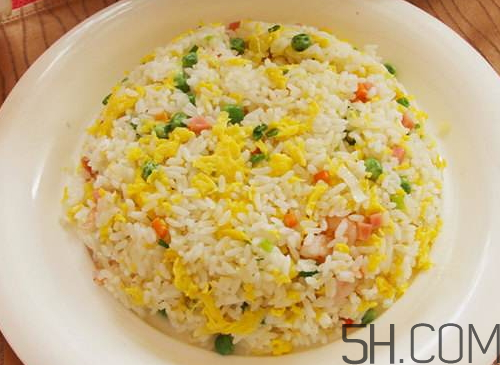 蛋炒飯?jiān)趺闯吹囊涣Ａ＃?炒飯如何粒粒分明？