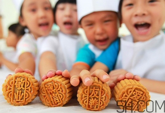 中秋吃月餅從什么時候流傳下來的？小龍蝦月餅哪里可以買到