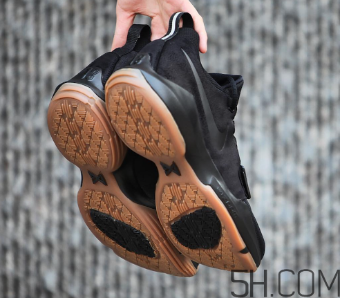 nike pg 1黑色生膠大底發(fā)售時間_實物什么樣？