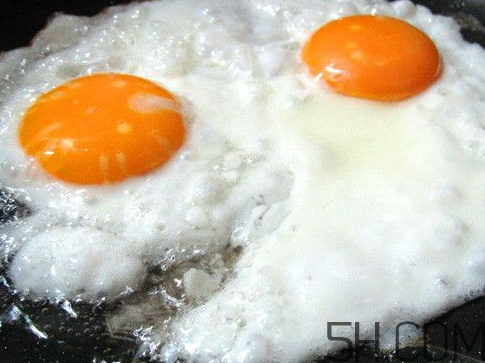 煎雞蛋為什么會(huì)有泡沫？炒雞蛋為什么會(huì)有泡沫？