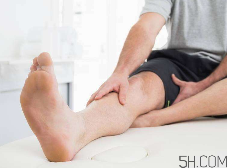 腳氣用鹽水泡腳有用嗎？用鹽水泡腳治腳氣嗎？