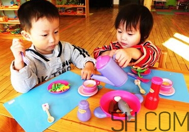 寶寶上幼兒園需要準(zhǔn)備什么？寶寶上幼兒園哭鬧怎么應(yīng)對(duì)？