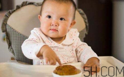 寶寶多大可以吃月餅？寶寶吃月餅會(huì)上火嗎？