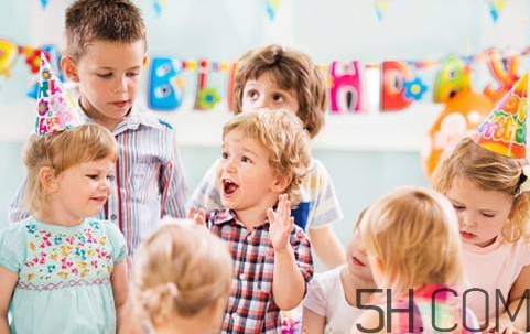 寶寶上幼兒園需要準(zhǔn)備什么？寶寶上幼兒園哭鬧怎么應(yīng)對(duì)？