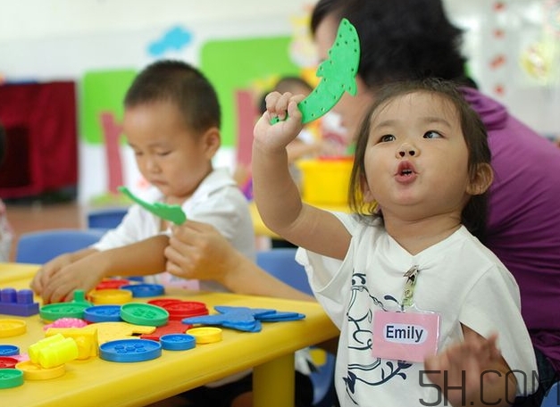 寶寶上幼兒園需要準(zhǔn)備什么？寶寶上幼兒園哭鬧怎么應(yīng)對(duì)？