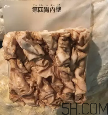 牛百葉和毛肚是一個(gè)東西嗎？牛百葉上面有層黑皮能吃嗎？