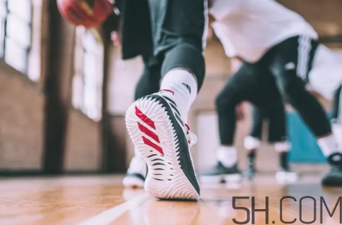 adidas dame 4多少錢？阿迪達(dá)斯利拉德四代上腳效果