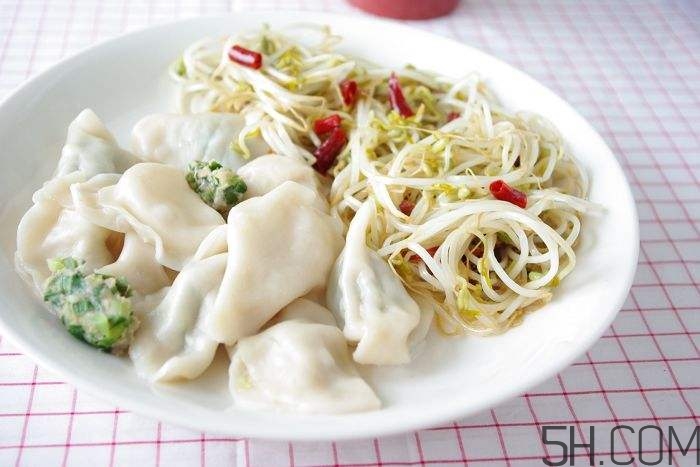 煮餃子開鍋煮皮還是餡？煮餃子蓋不蓋鍋蓋？